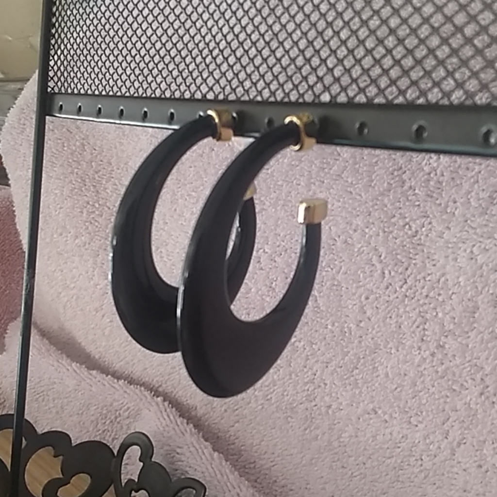 Black Oval Hoops 10$